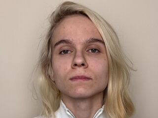 camslut fingering shaved pussy PoulaShade