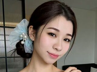 girl fingering bald pussy QinWeiwei