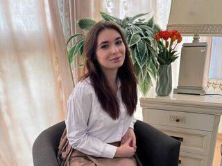 free web cam QueenieHails