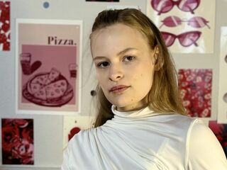 cam girl fingering RaeannCeronsky