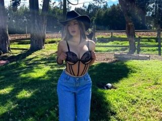 cam strip tease RubyRossey