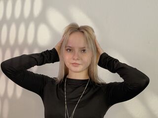 hot cam girl masturbating with vibrator ShakiraMenches