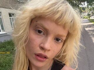 camslut fingering shaved pussy WilliaMarquart