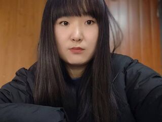 camgirl playing with sextoy Zhenni